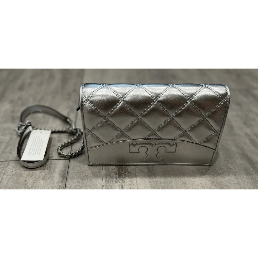 New Tory Burch 💓 crossbody/ wallet inside